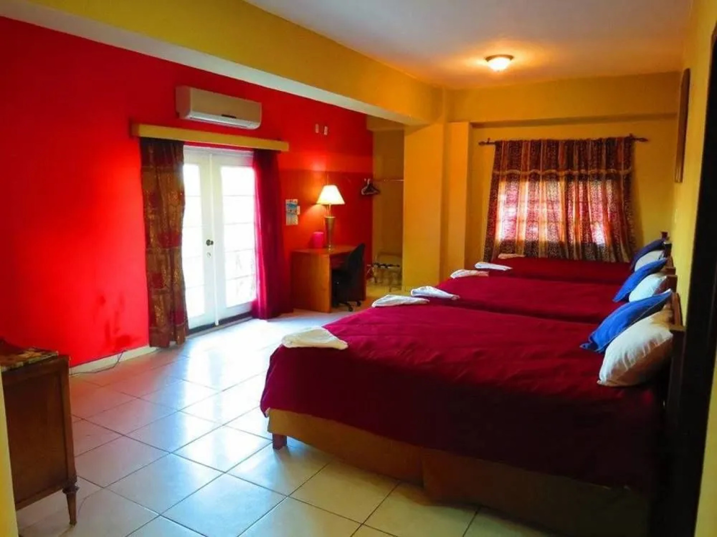 Art-Deco Beach Hotel