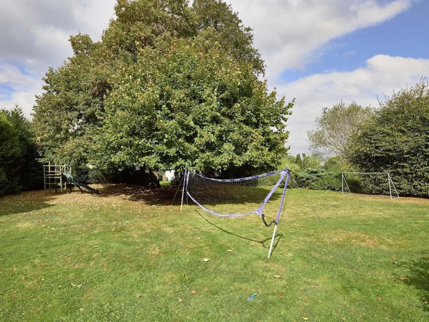 Spacious Holiday Home With Private Garden