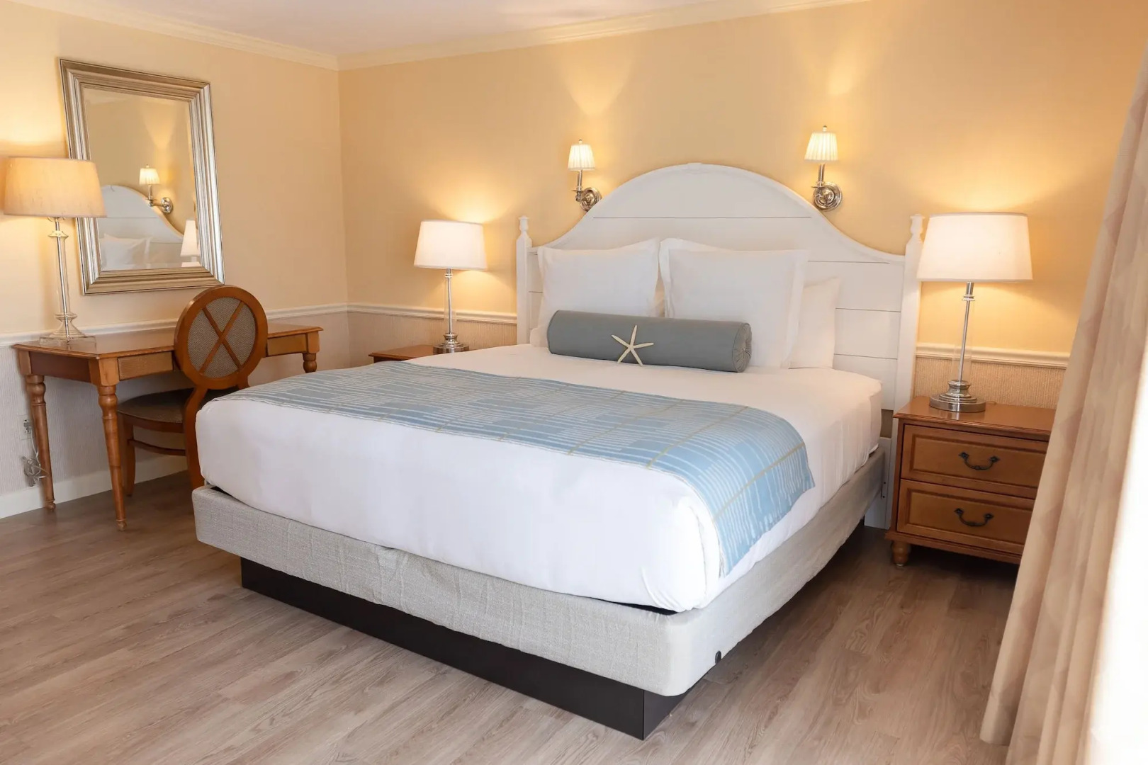 Anchor In Distinctive Waterfront Lodging