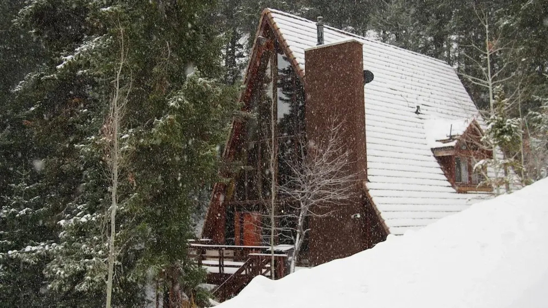 White Pines 4-BD Cabin in the Woods -- Easy Access in Summit Park