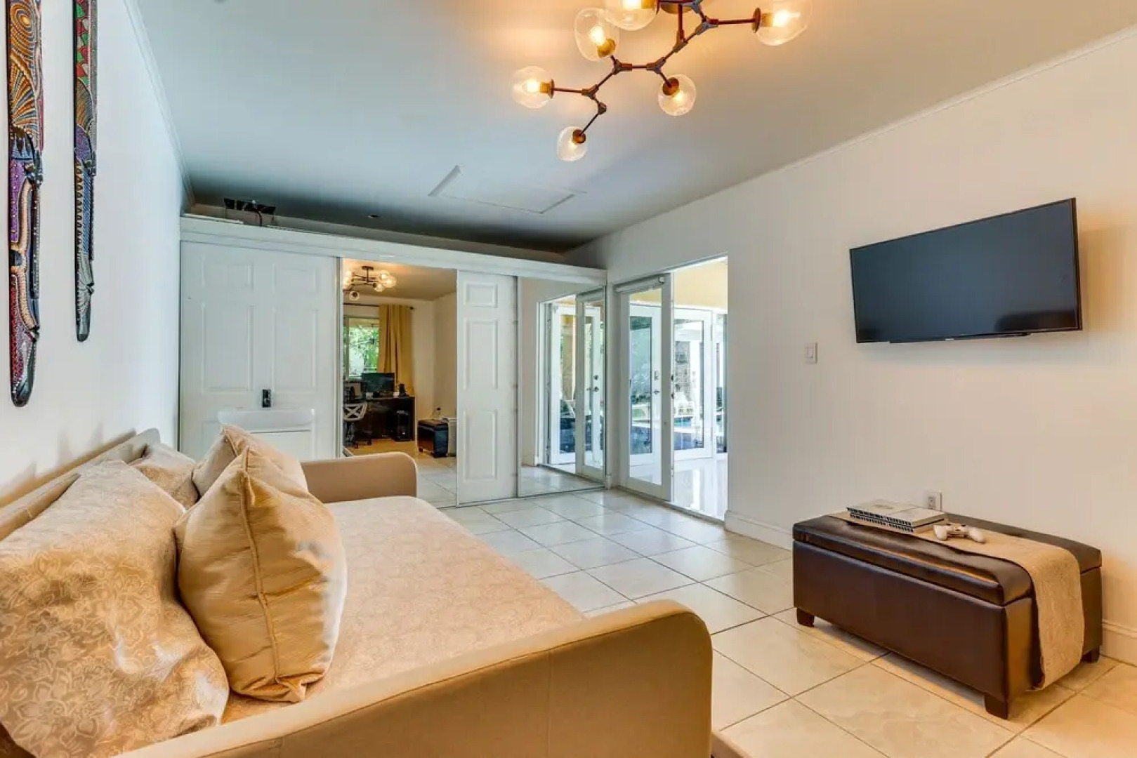 Sunny Miami Retreat - Pool, Patio & Gas Grill!