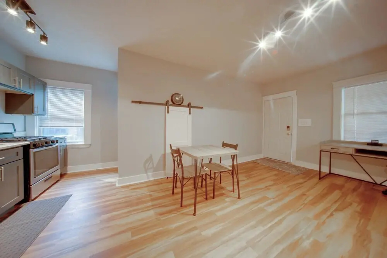 3 Mi to Dtwn: Walkable Apt in Cleveland!