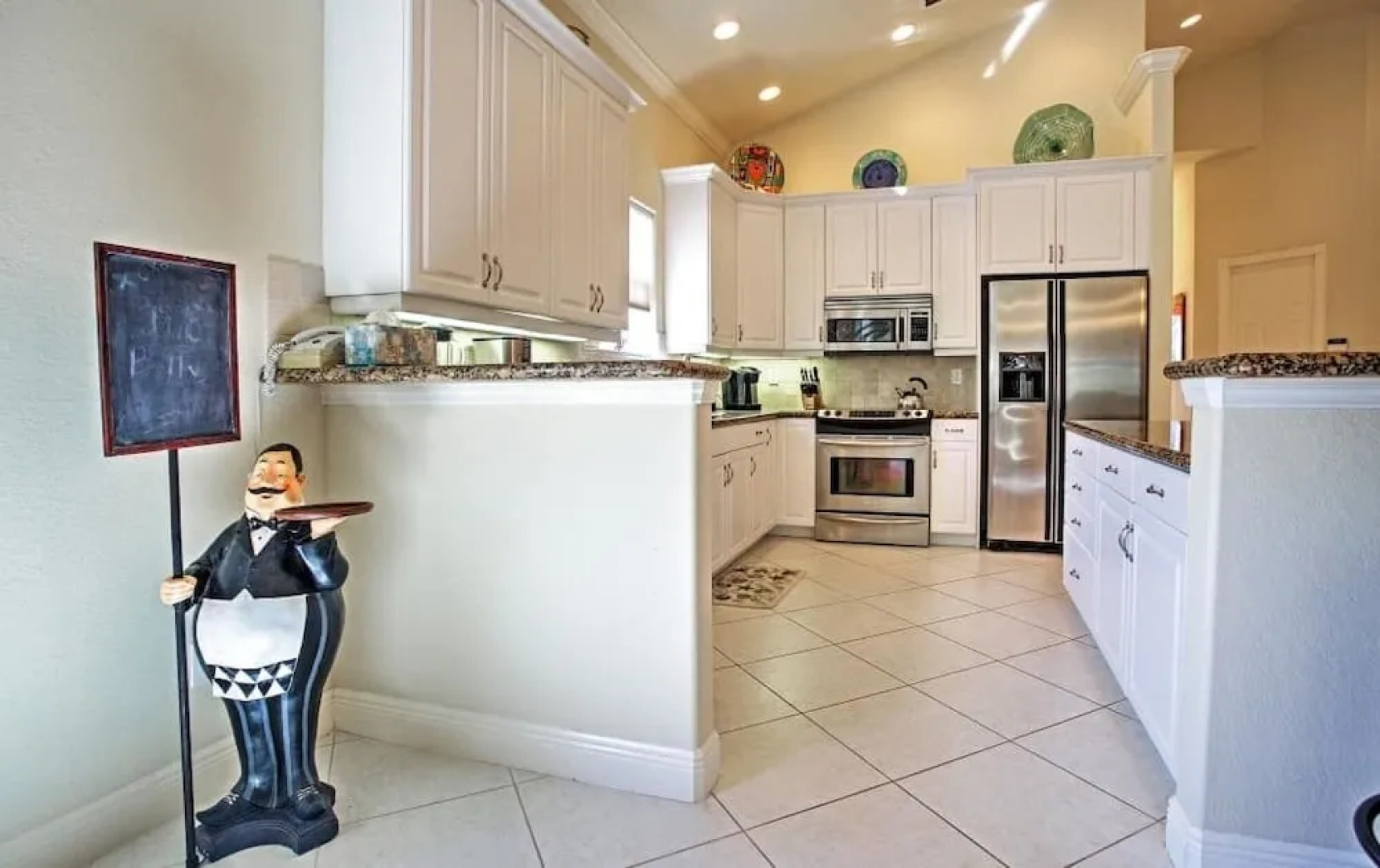 Naples vacation Rental, private pool, close to Vanderbilt Beach and De