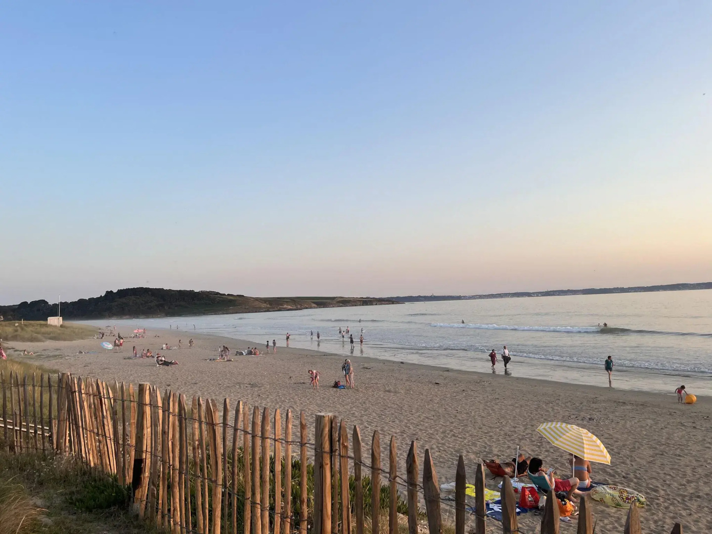 Apartment in top location, sea view, direct access to the beach, Plonévez-Porzay