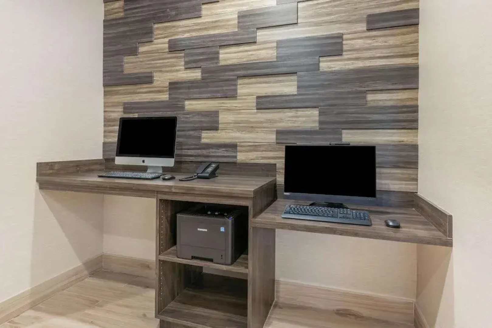 La Quinta Inn and Suites by Wyndham Houston Spring South