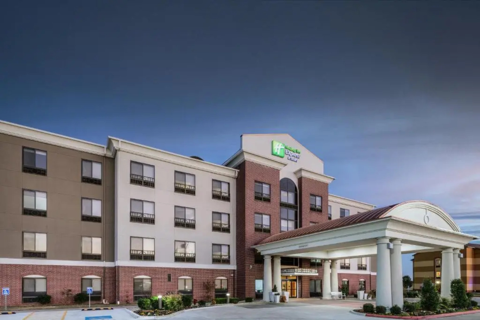 Holiday Inn Express Hotel and Suites Pryor by IHG