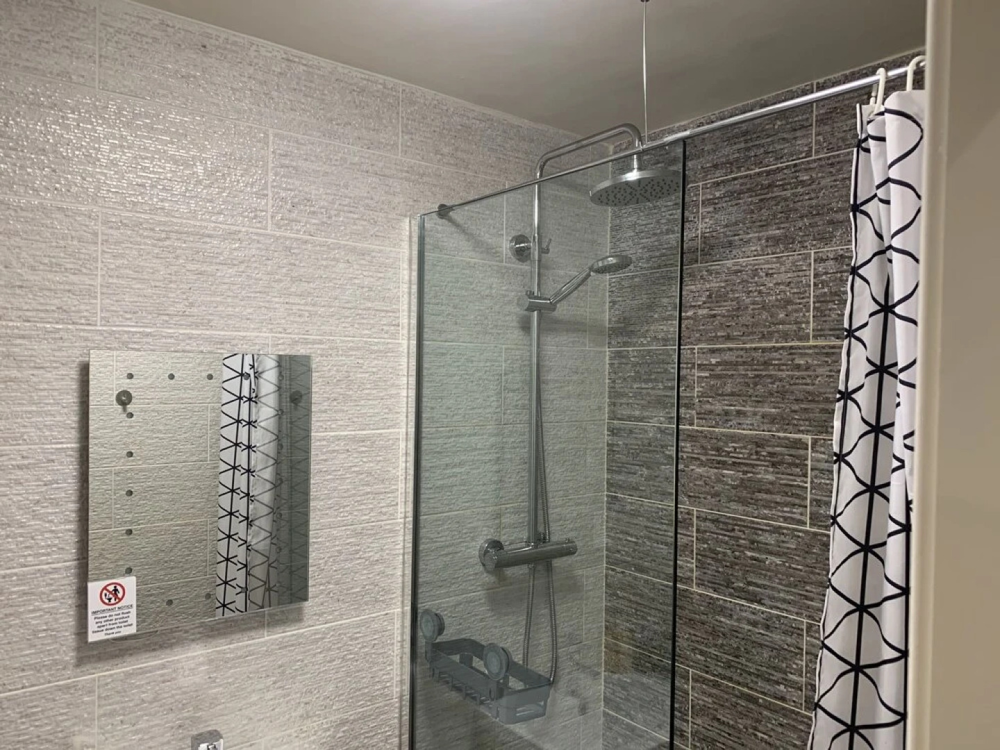 Stylish and Immaculate 2-bed Apartment in Leigh