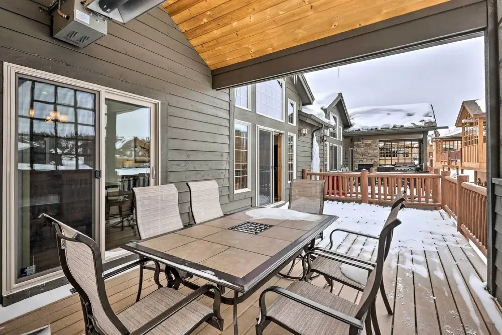 Luxe Rocky Mtn Retreat w/ Hot Tub - By Winter Park