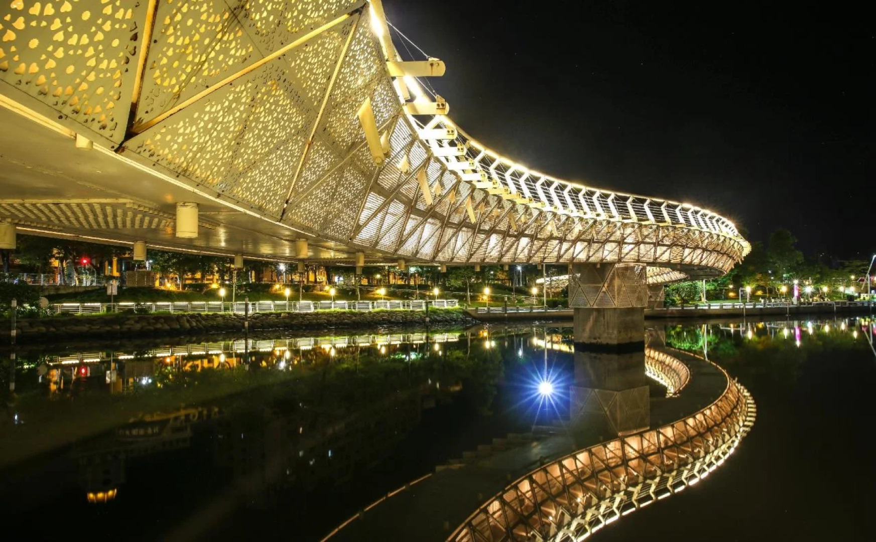 Heart of Lover River Hostel