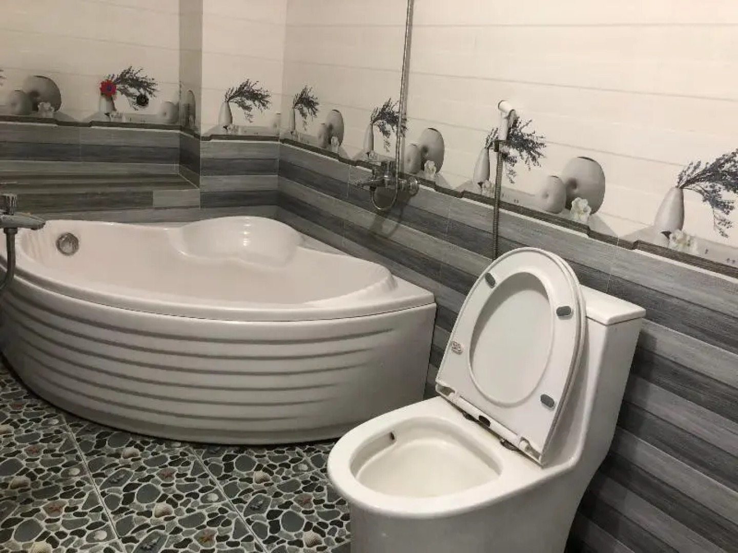 Hoa Ban Hotel by ZUZU