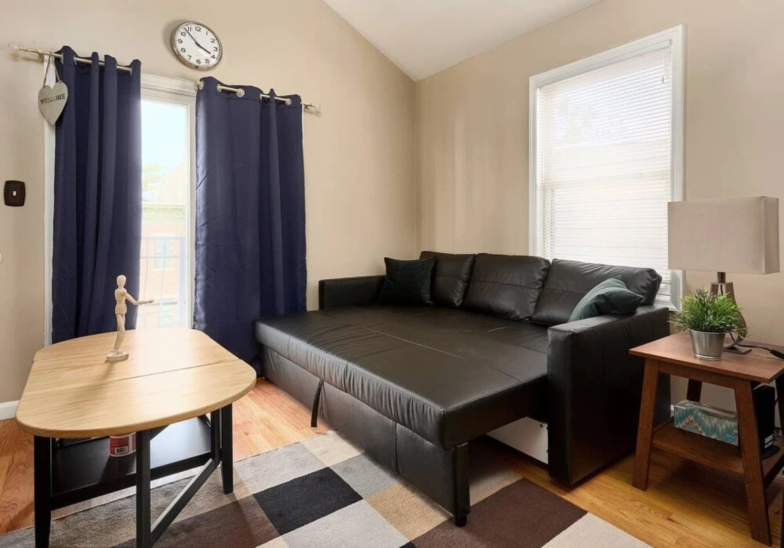 Huge Modern Home 20 mins to NYC