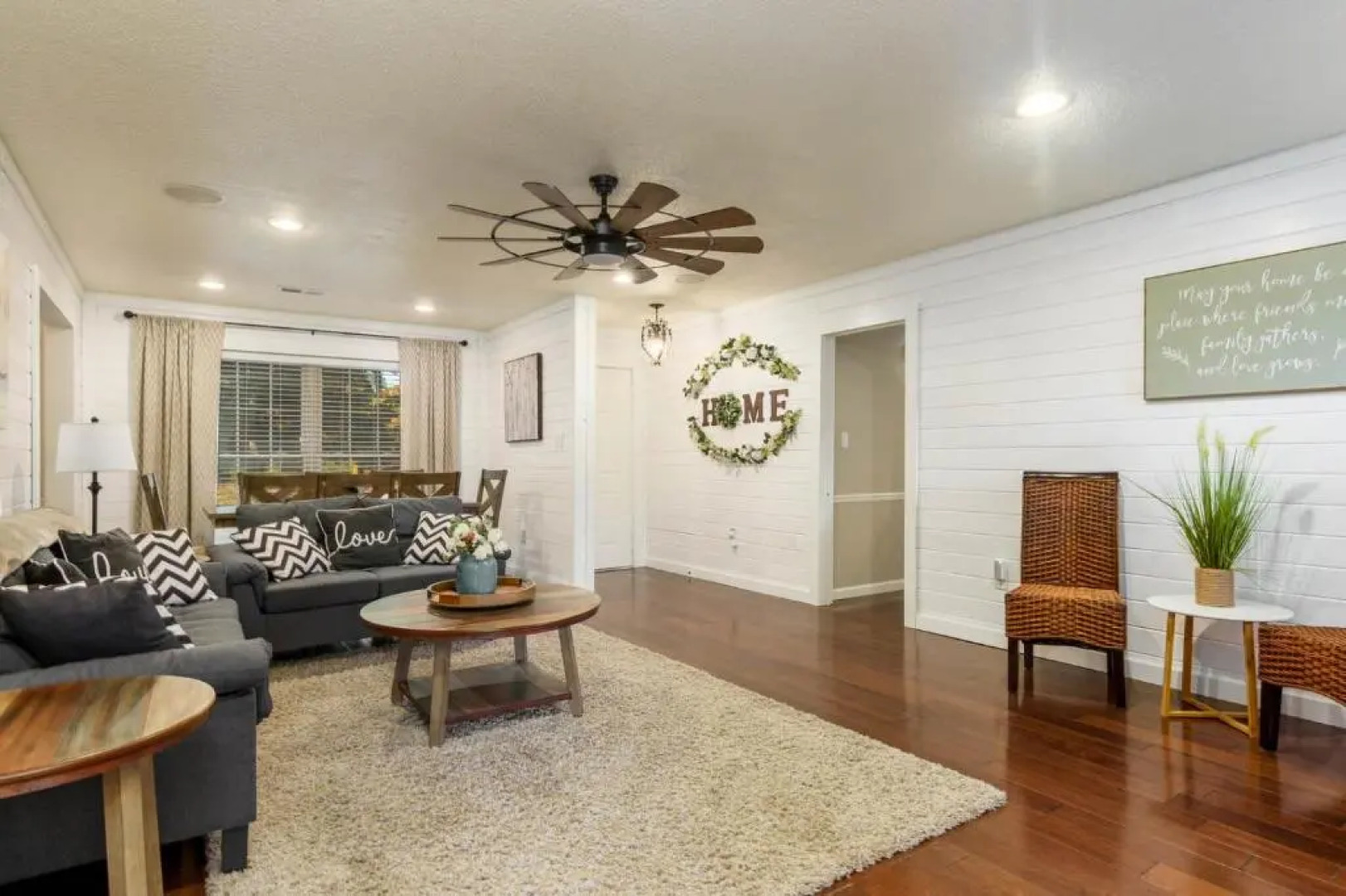 Gorgeous Alabama Home 4 Miles to Stadium Sleeps 8