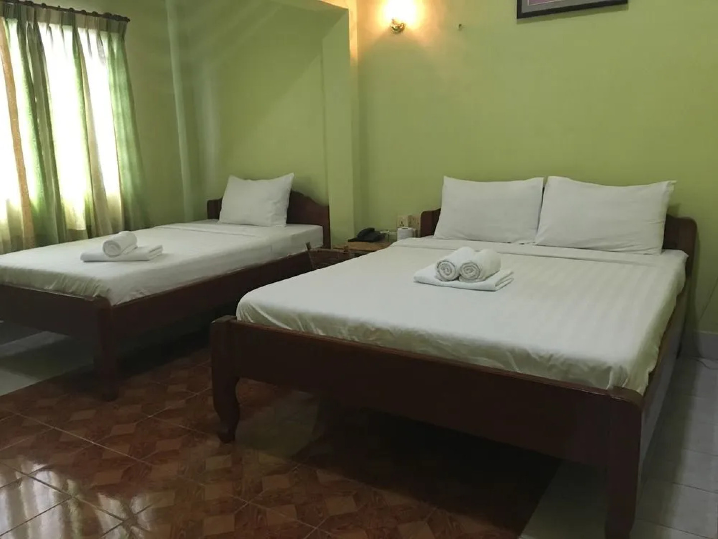 Pra-Tna Guest House and Coffee