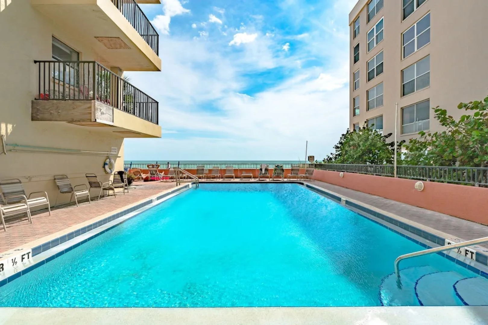 Las Brisas by Vtrips