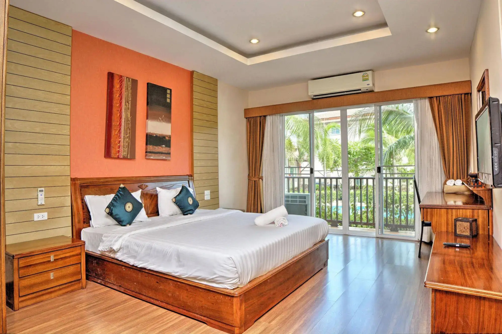 Whispering Palms Suite