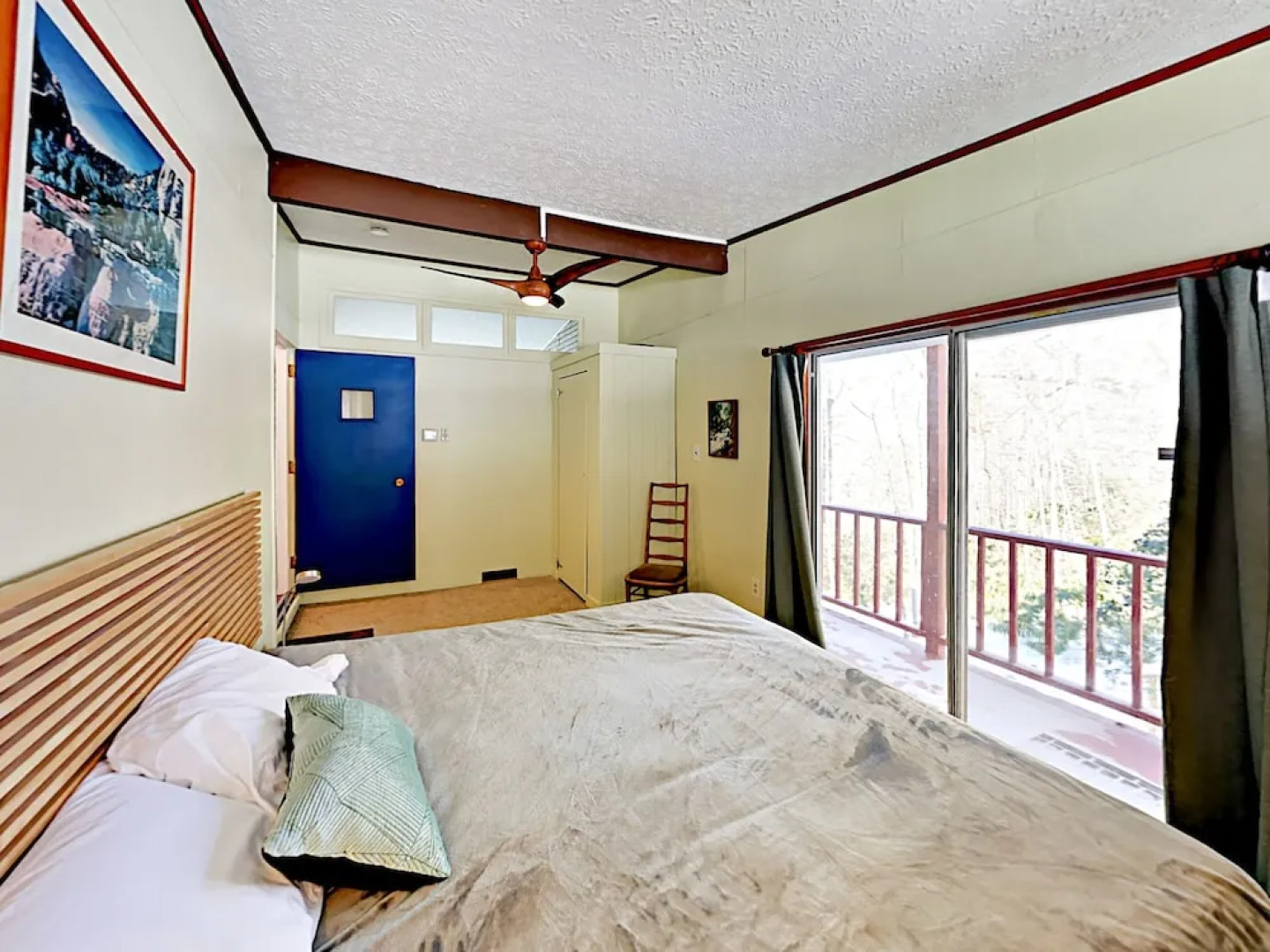 732 Mountain Home 4 Bedrooms 2.5 Bathrooms Home