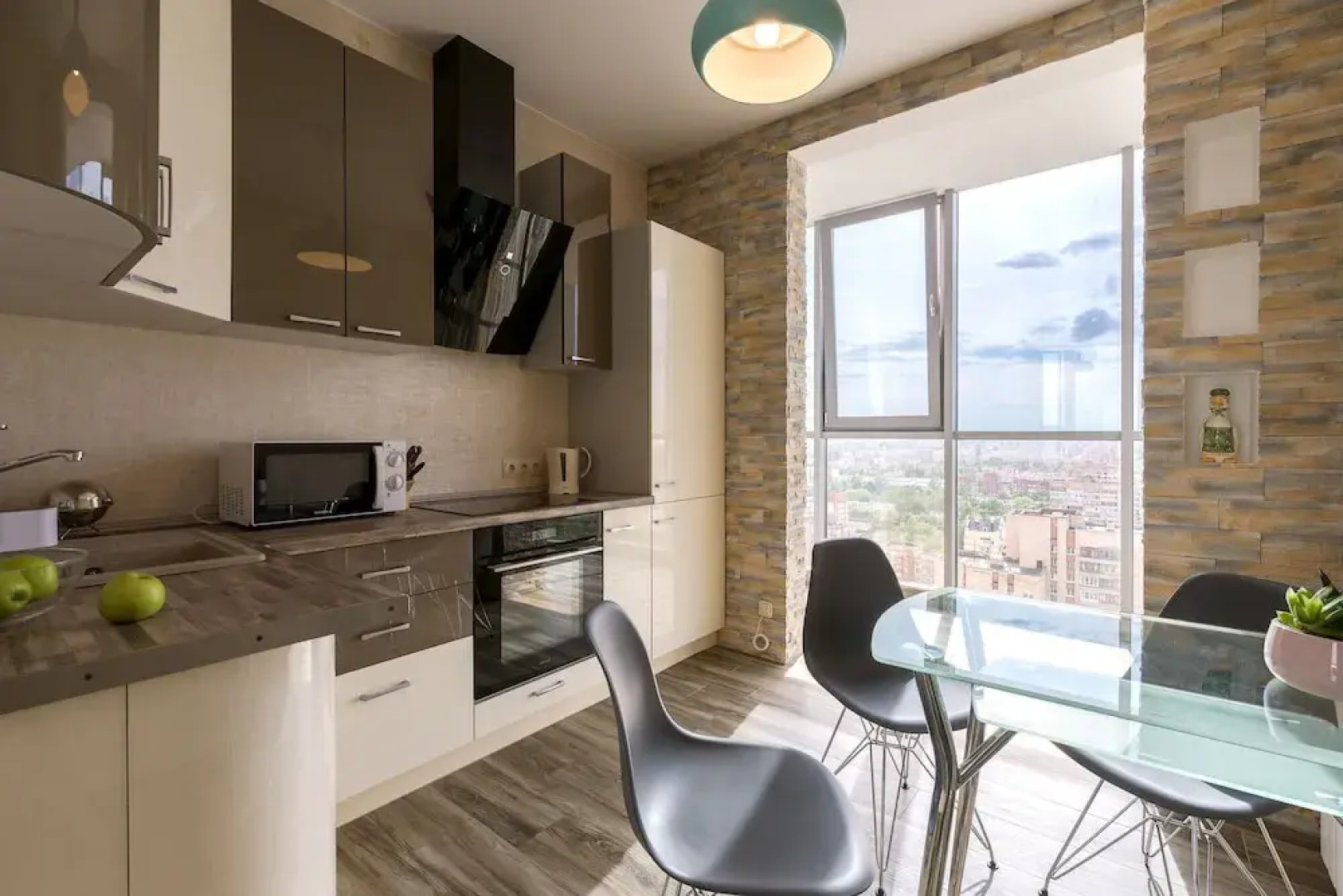 Апартаменты с видом на Ленинский проспект