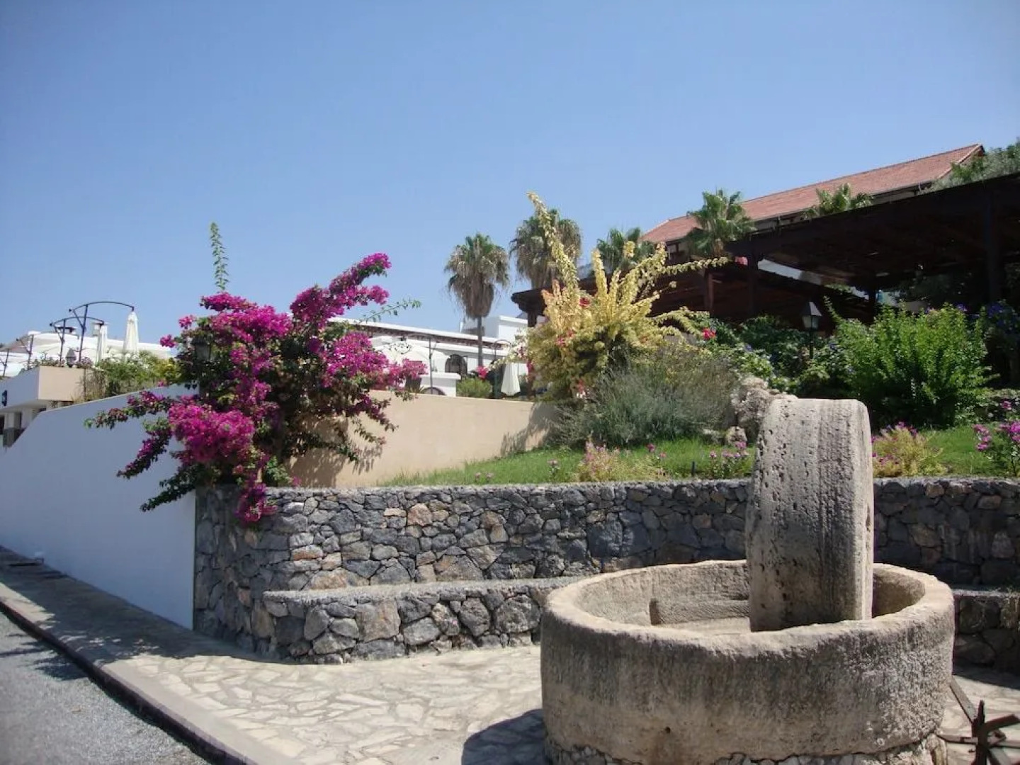 Onar Holiday Village