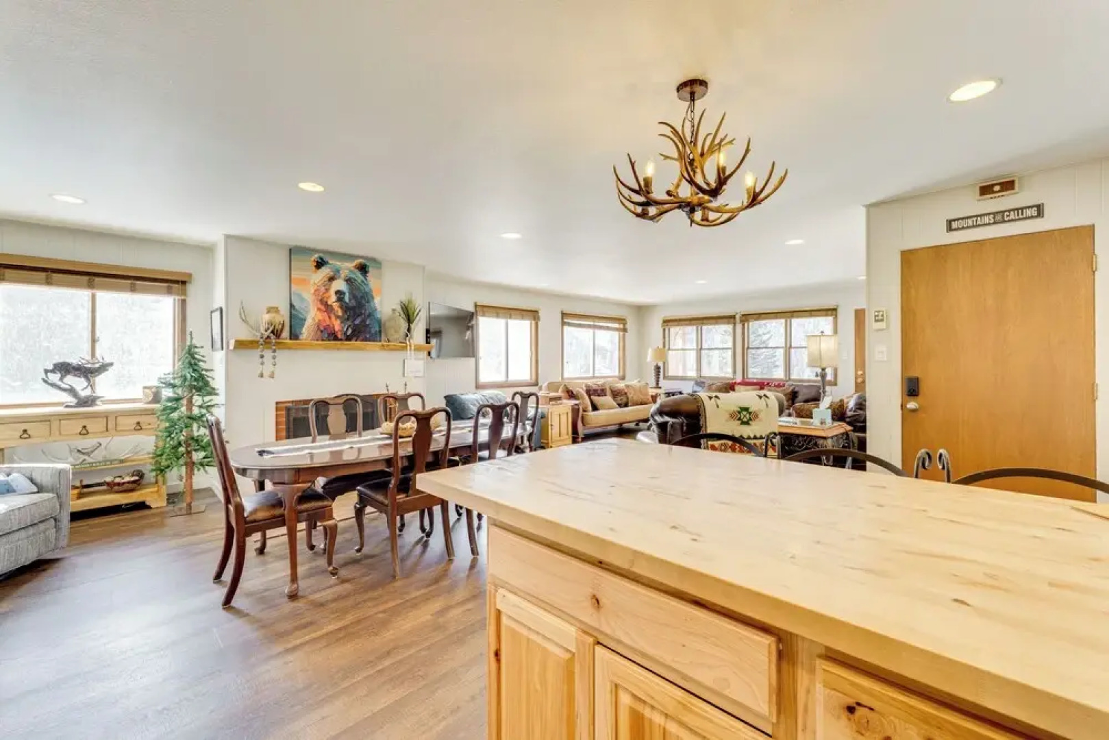 1/2 Mi to Skiing: Red River Condo w/ Free Shuttle!