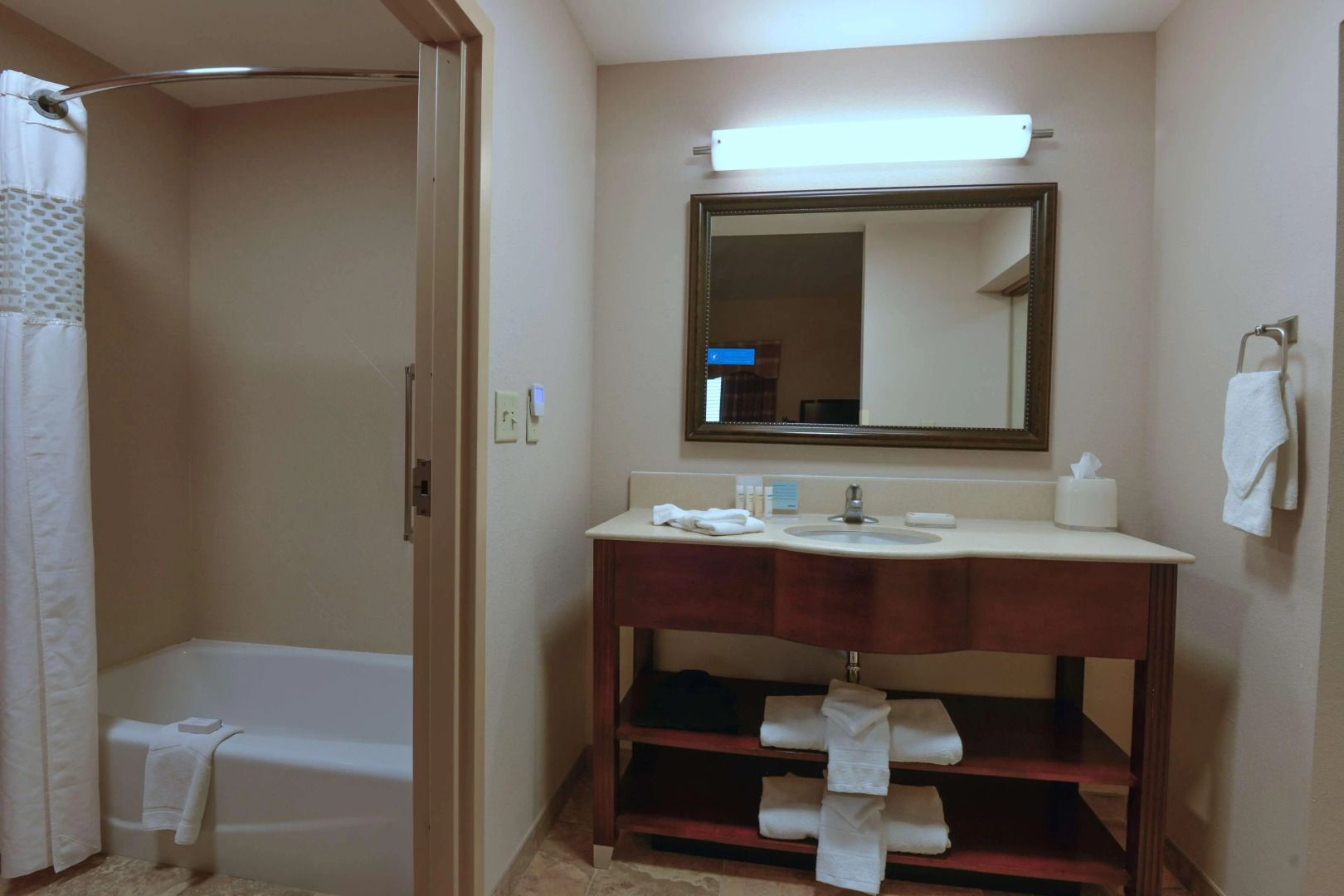 Отель Hampton Inn & Suites Lake City