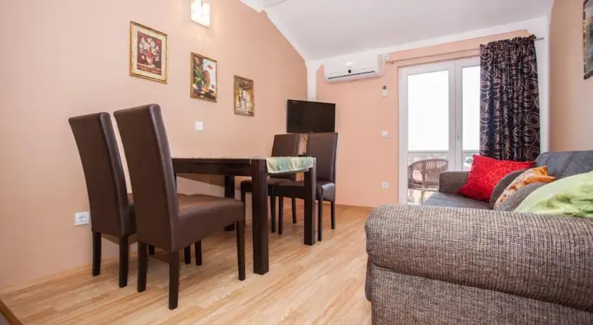 Apartments Mirni Kutak