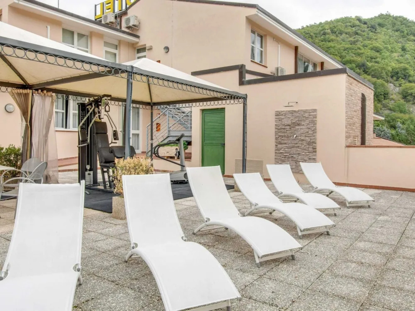 Family Escape With Pools and Sauna