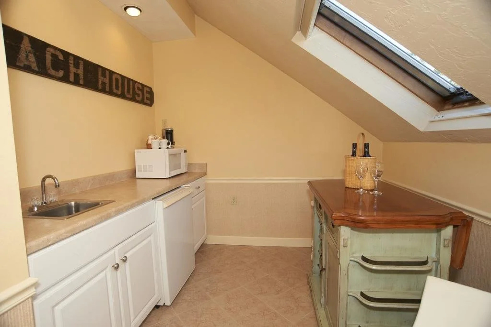 Anchor In Distinctive Waterfront Lodging