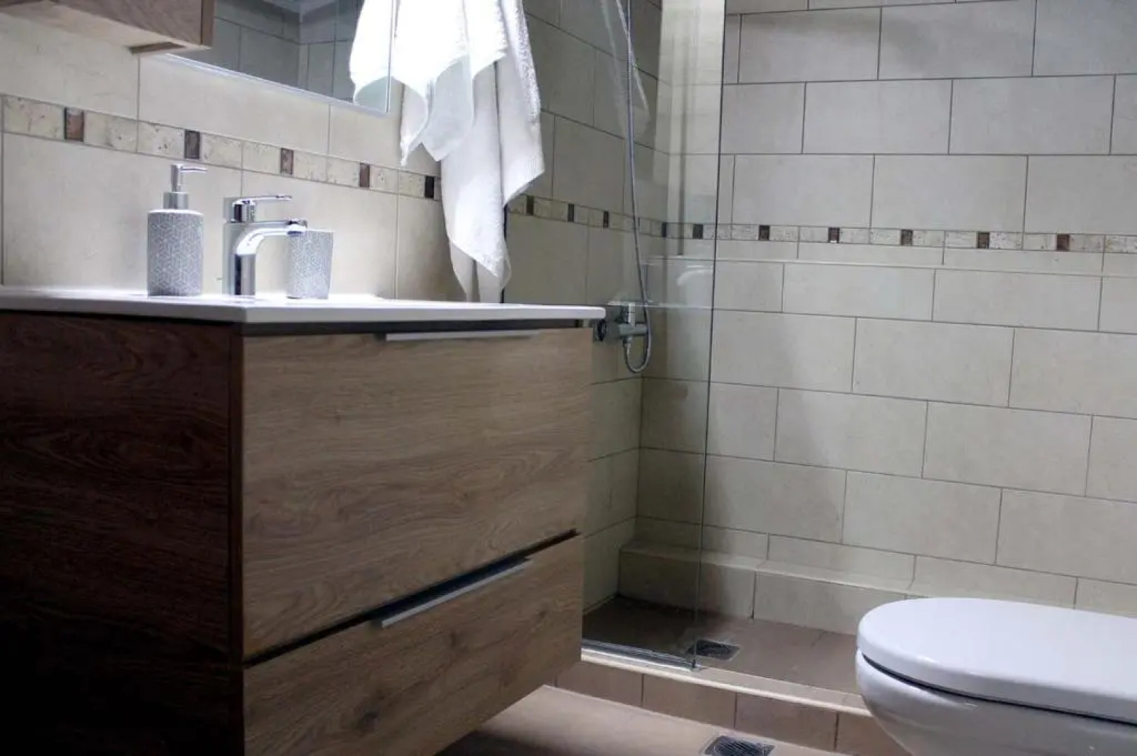 4 bedroom villa with pool and garden