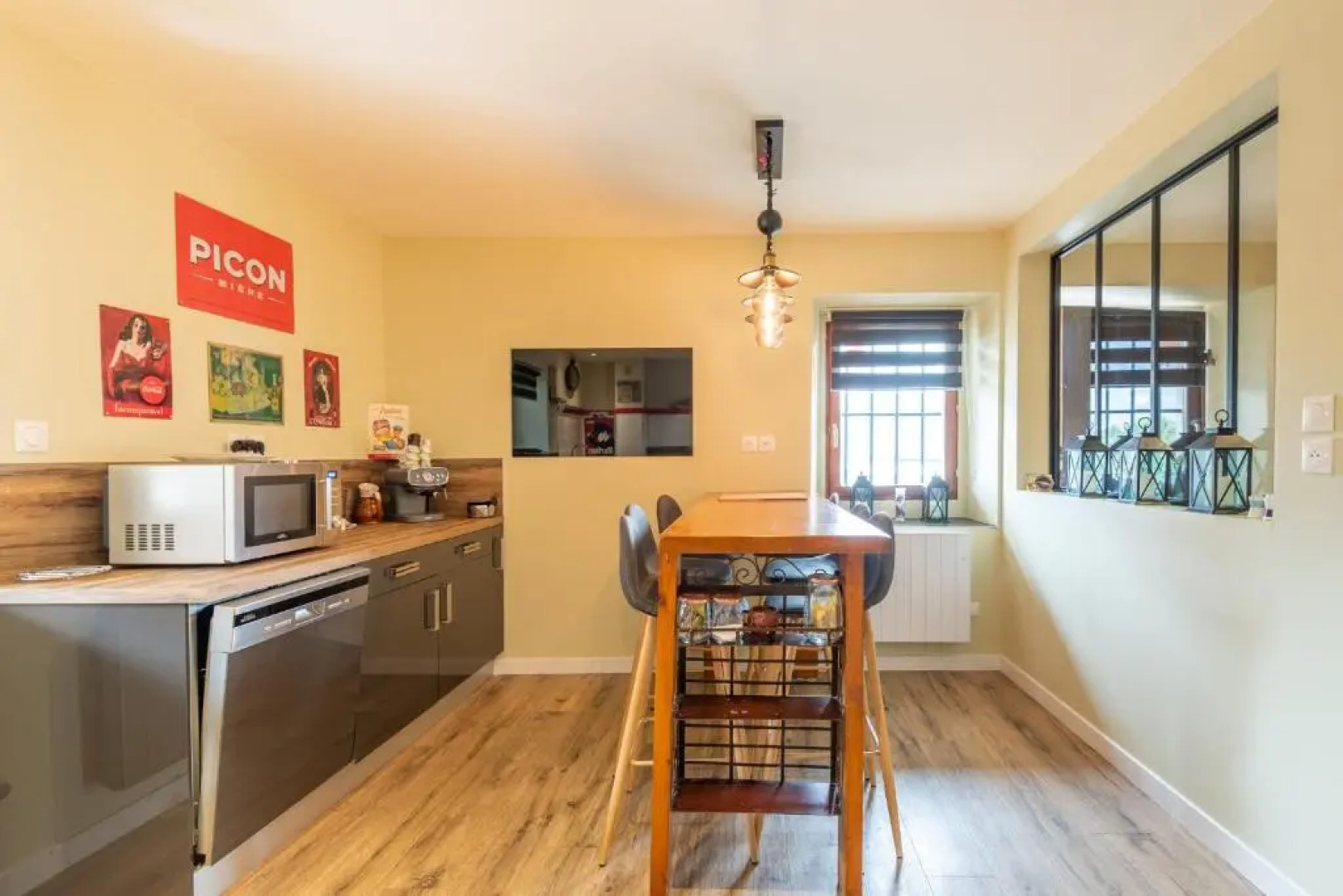 Spacious apartment with two terraces and private parking