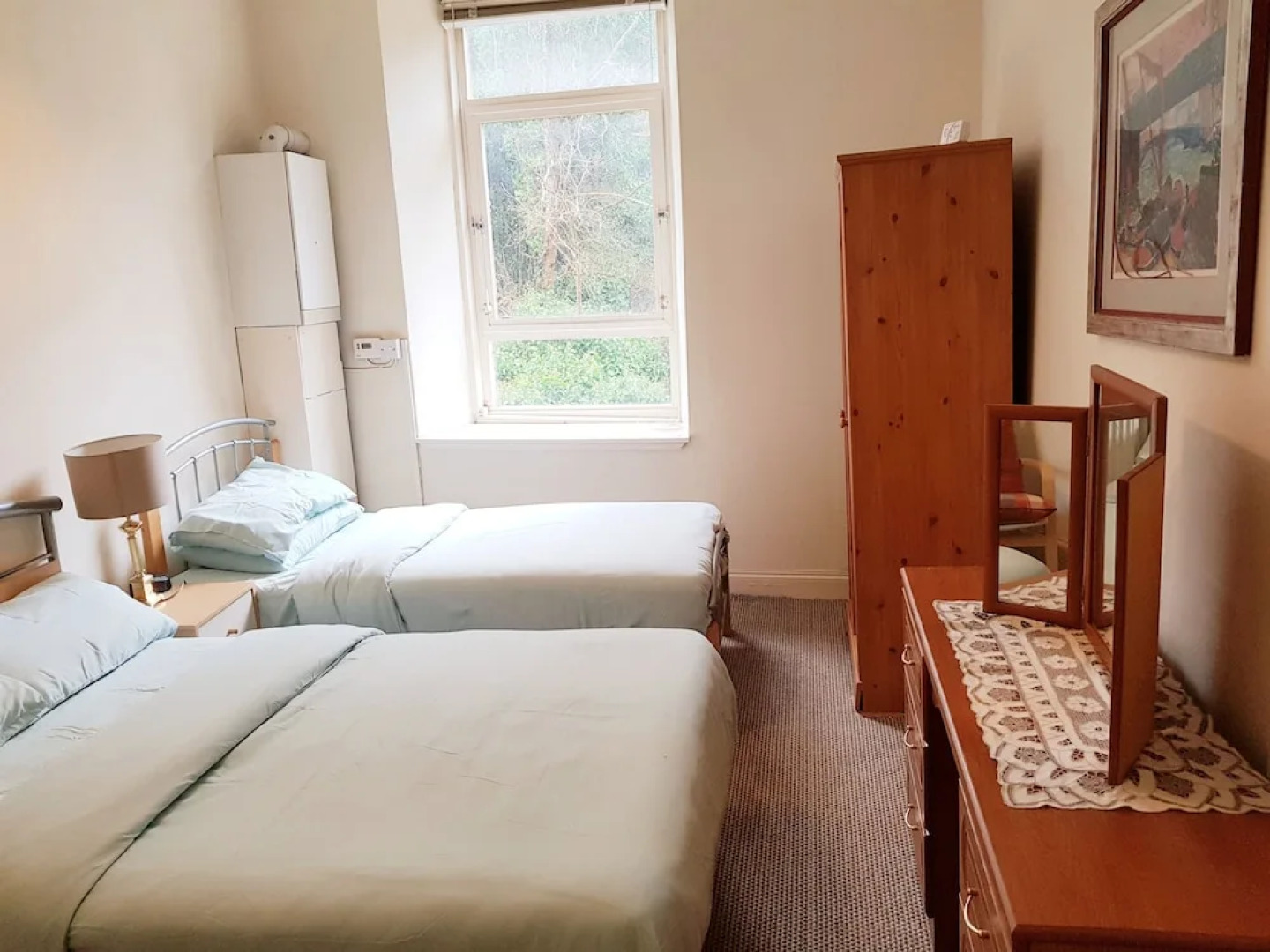 2 Bed Flat - Sleeps 4 - Parking - Wifi