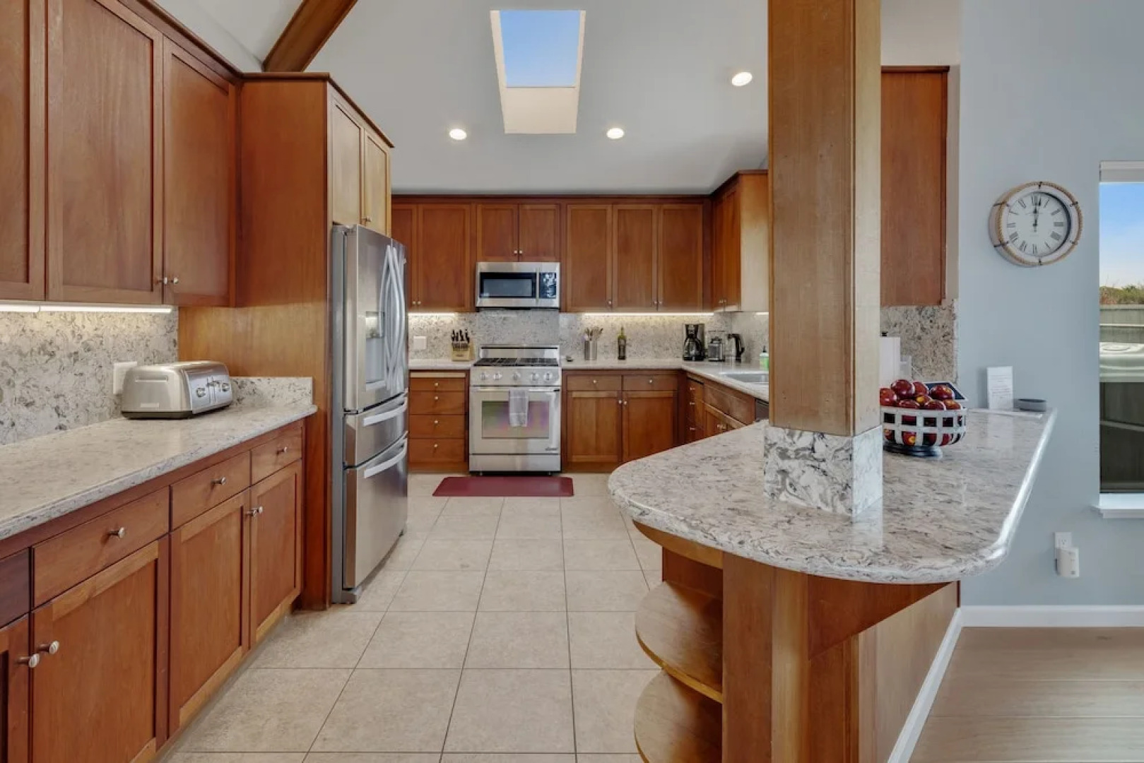 New Listing! All-suite Eagle's Nest W/ Hot Tub 3 Bedroom Home