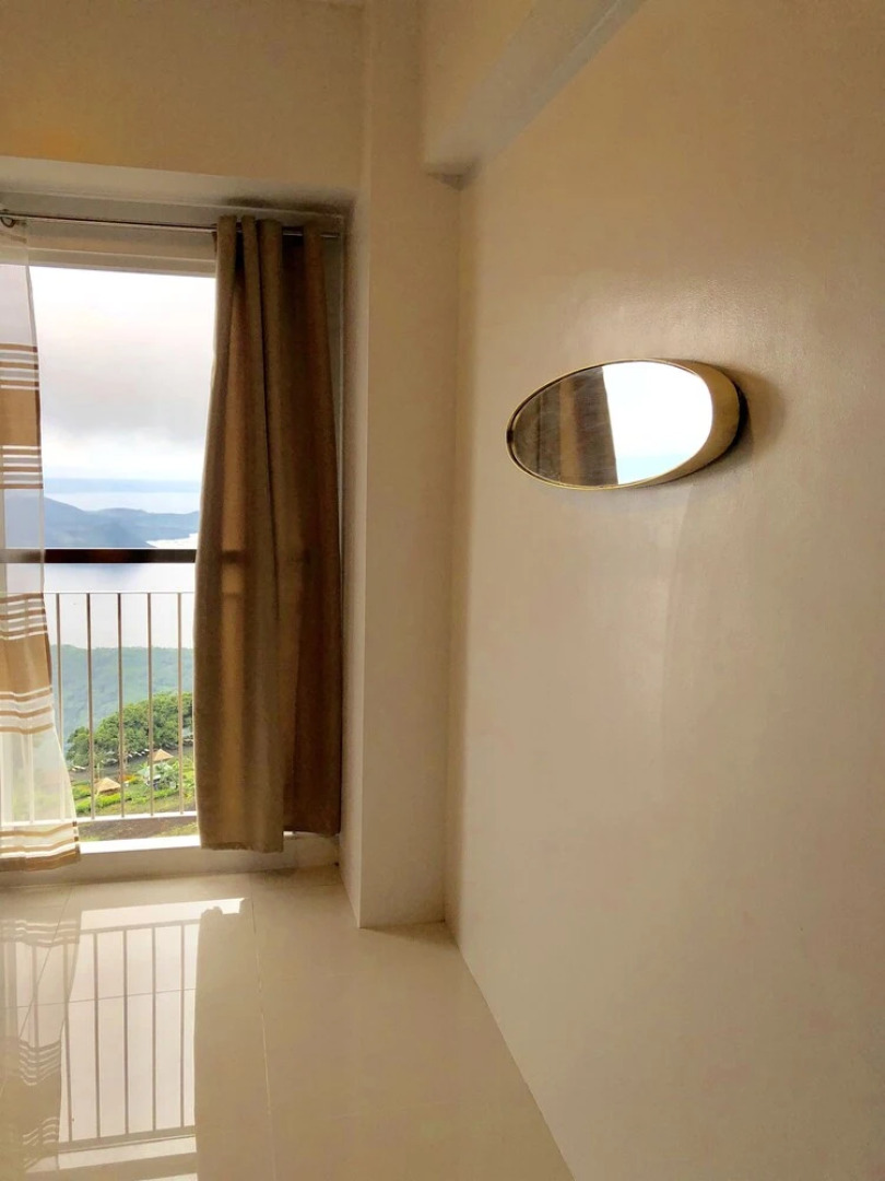 Dr. Calayan's Cozy Wind Residences Tagaytay Taal View