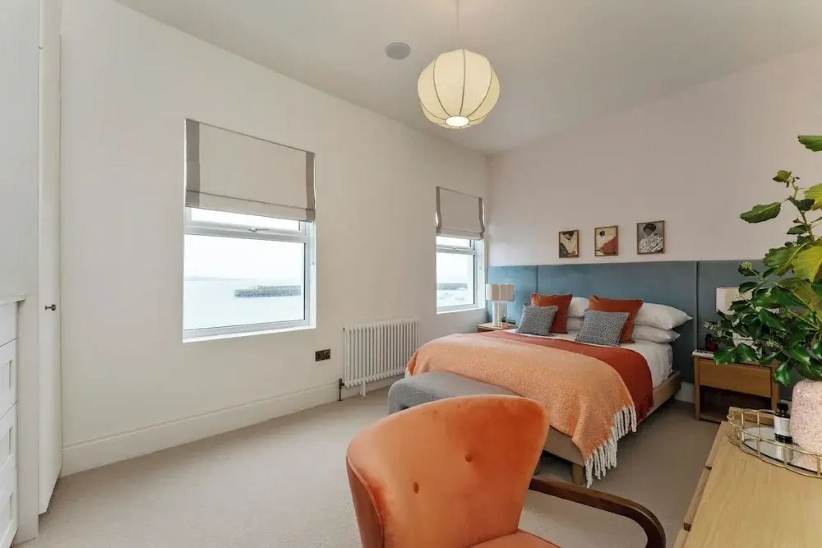 Modern 2-bed Apartment - Sleeps 6 - Seafront View