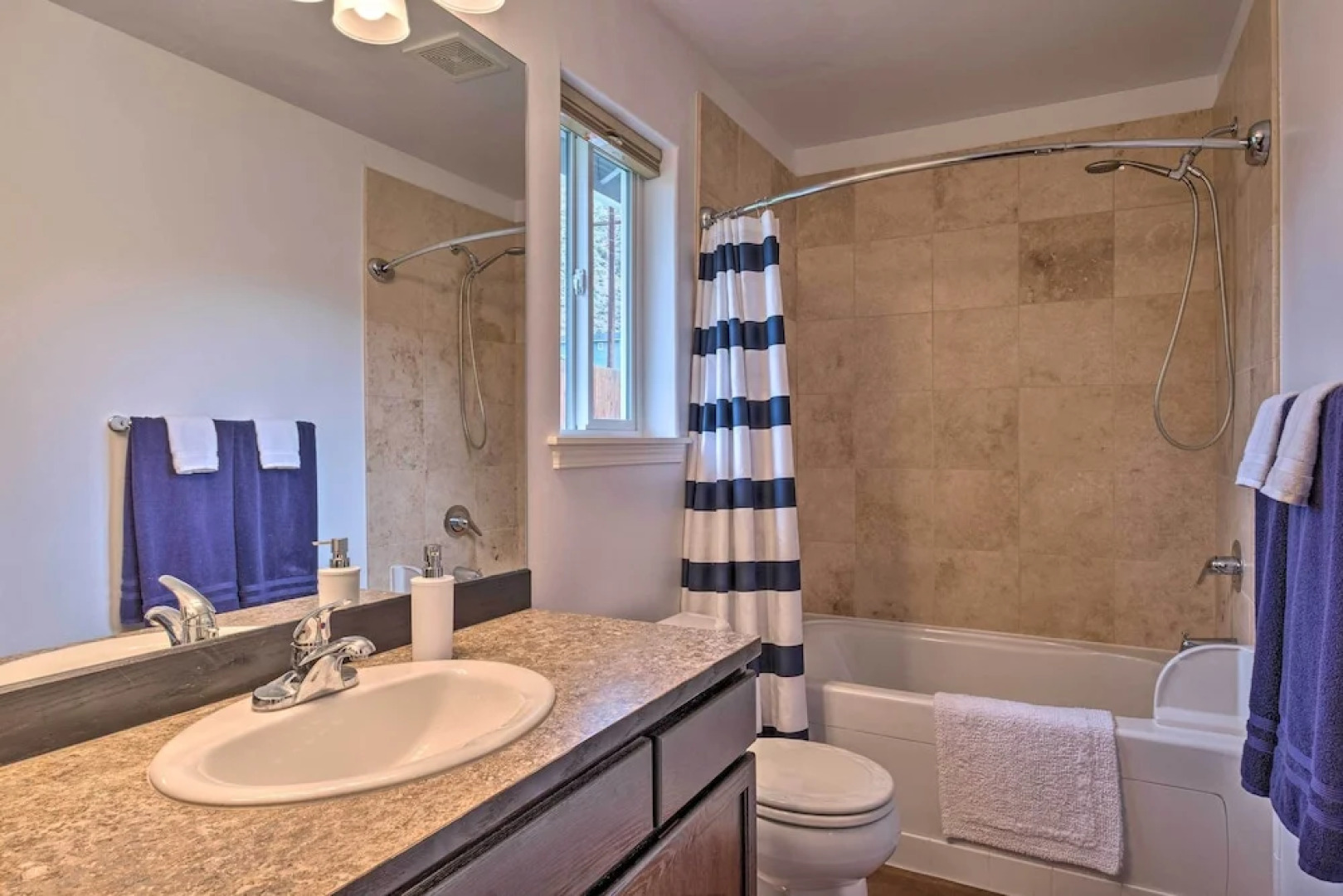 Saddle Rock East: Wenatchee Home < 3 Miles to Town