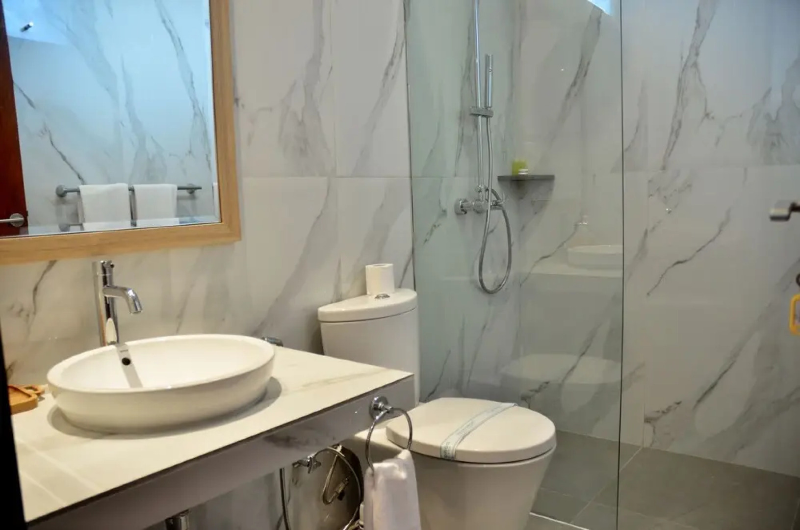 Tulip Hill View 6BR Villa with pool and movie room