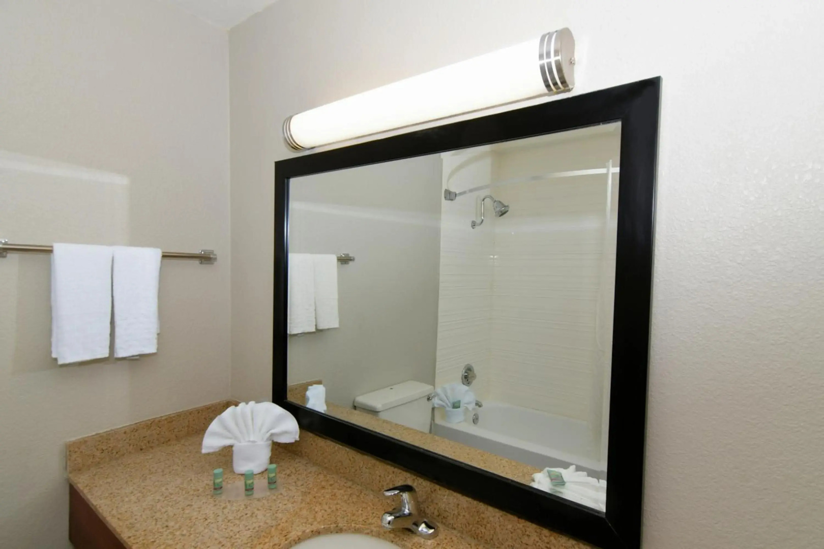 Rock Island Inn & Suites Marshalltown