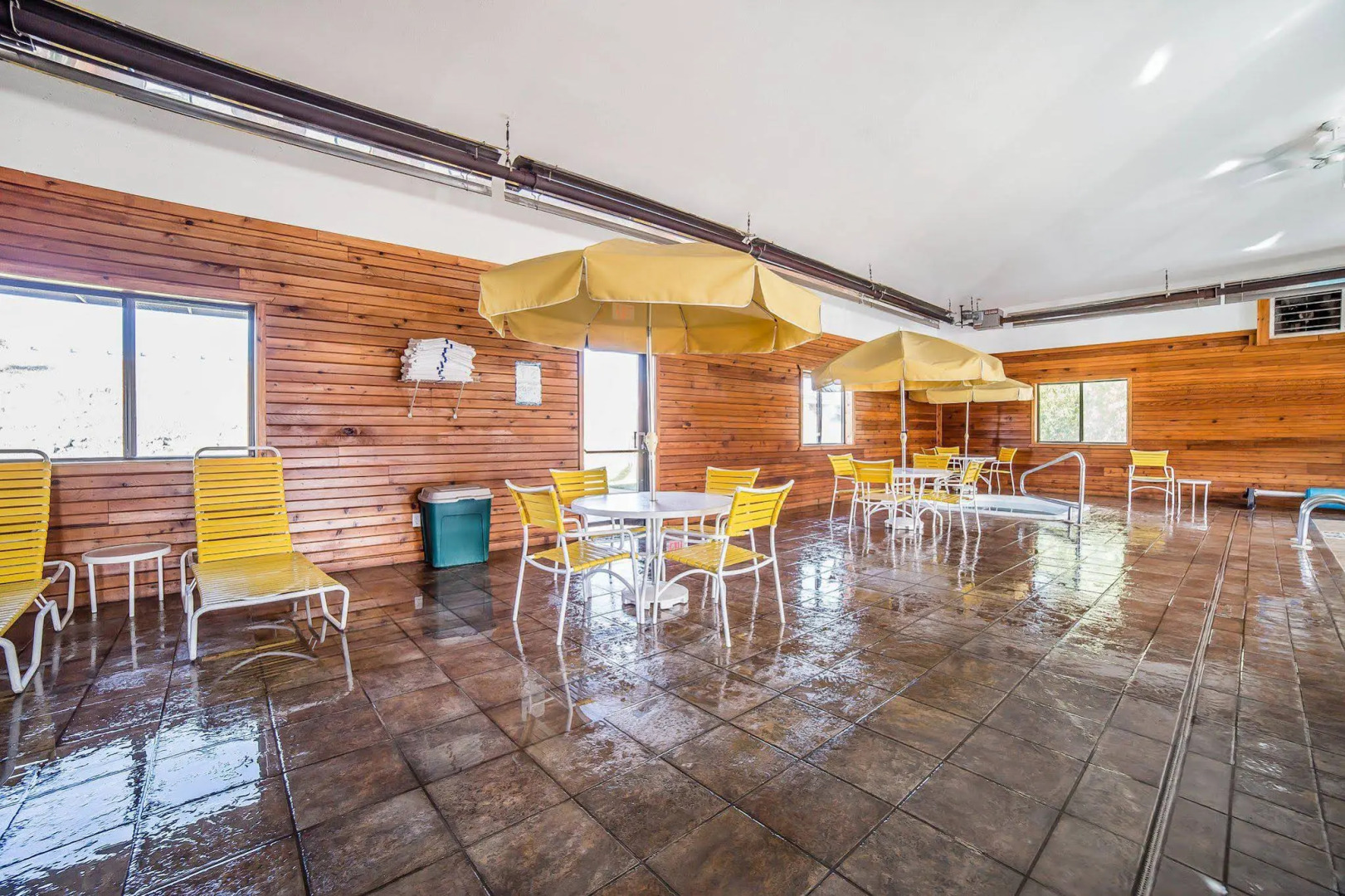 Yellowstone River Inn & Suites