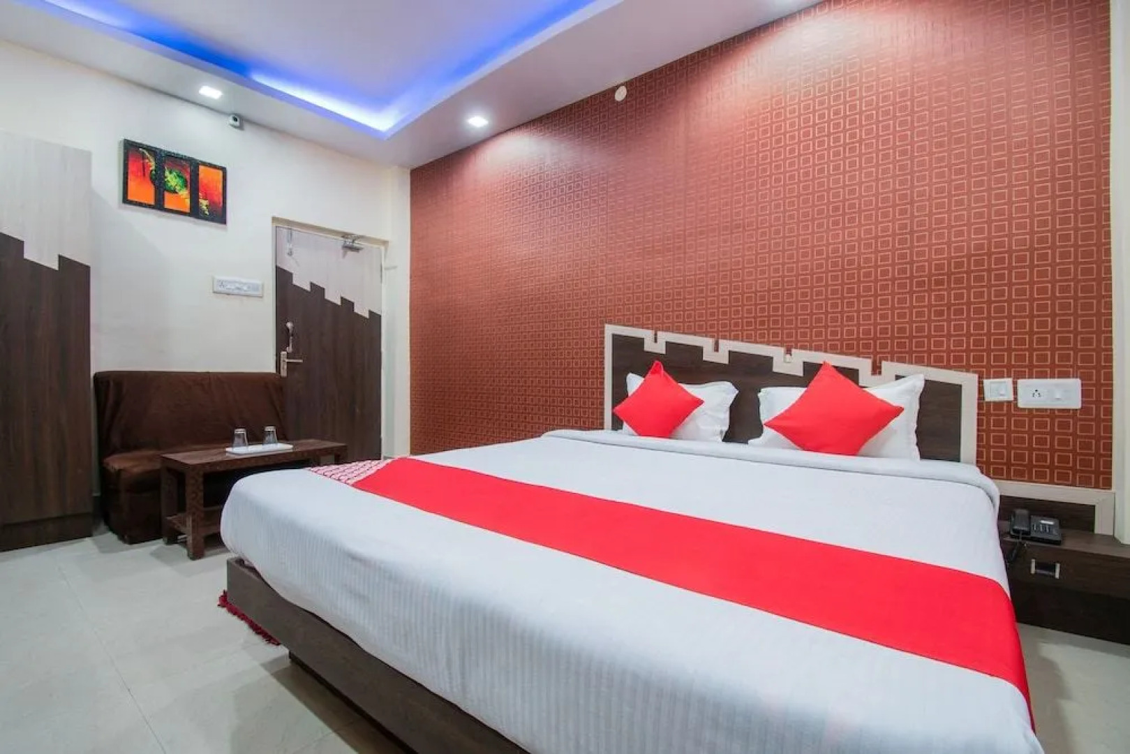 OYO 26946 Hotel Janvi International