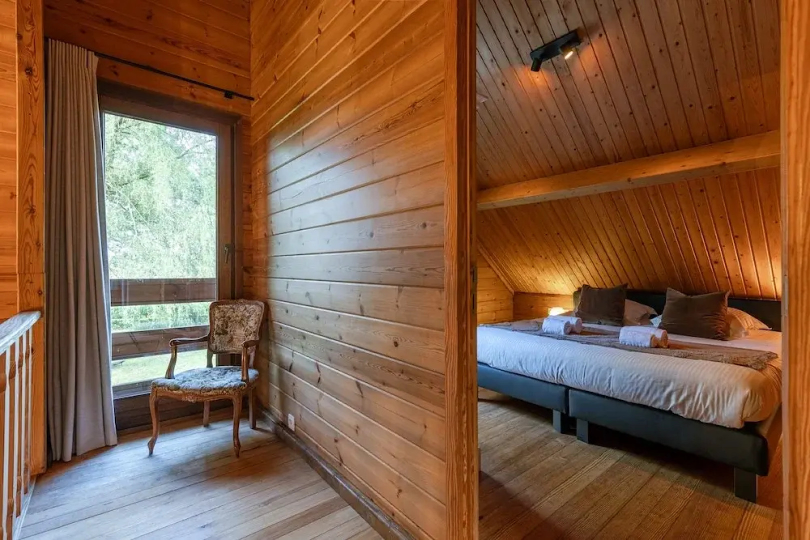 Huswell - Tranquil Retreat Cozy Chalet in the Heart of Urse