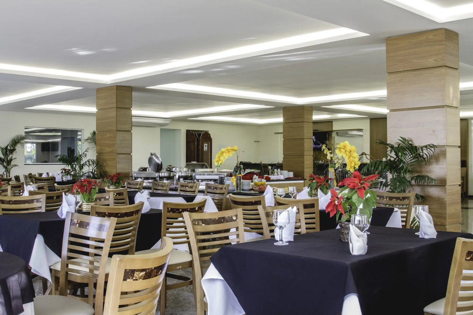 Colonial Plaza Hotel