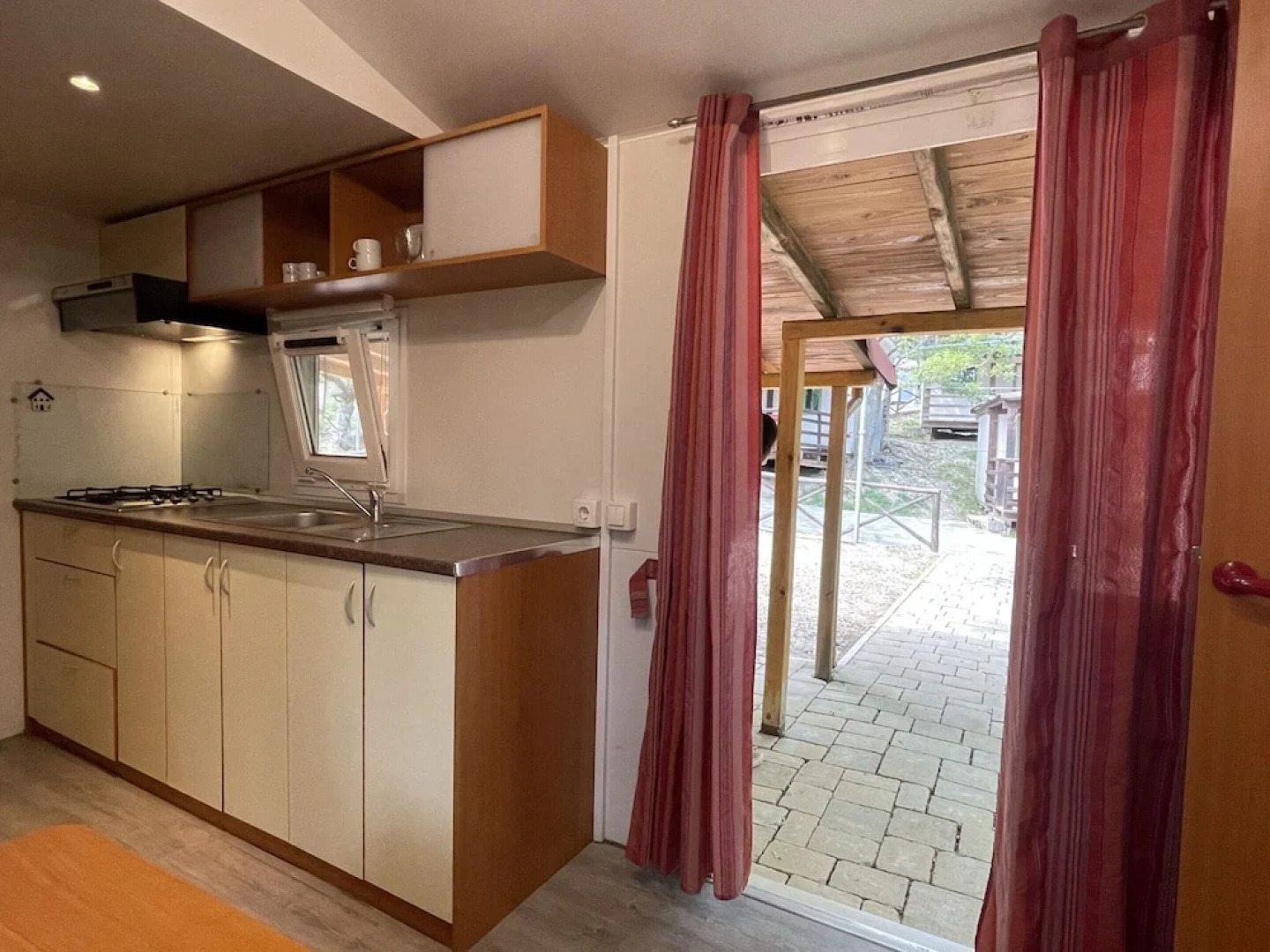 Cosy Mobile Home in Toscana With Shared Pool