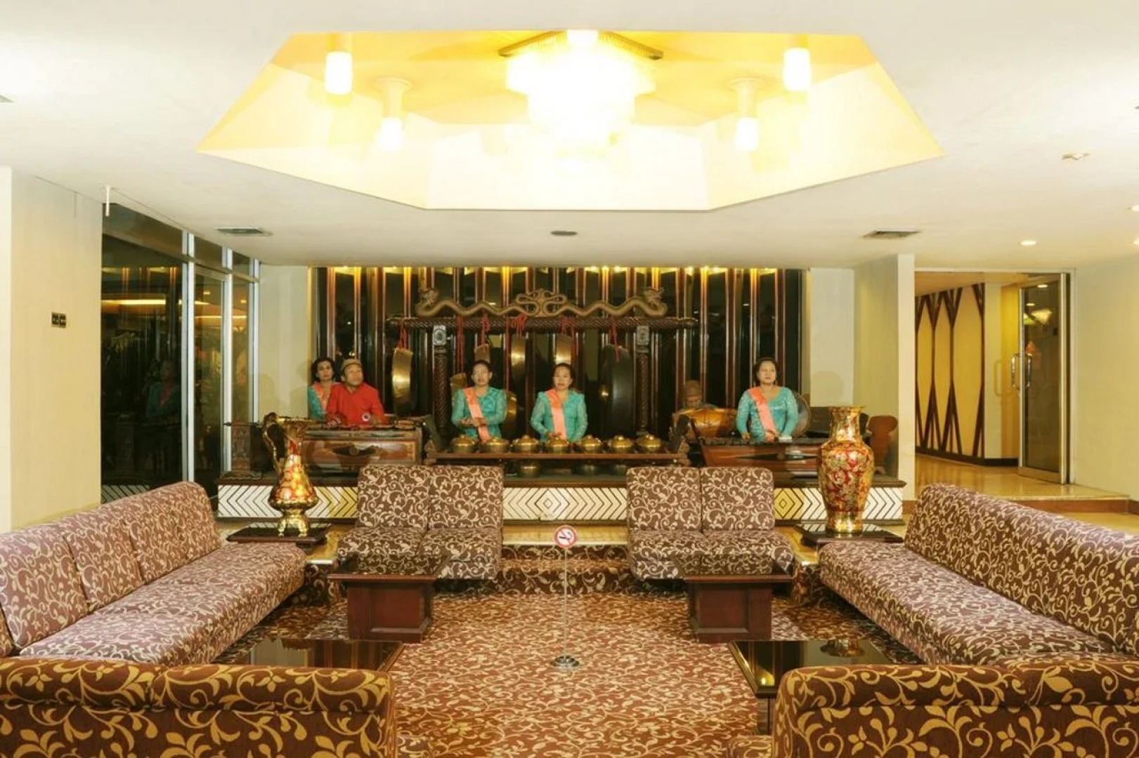 Elmi Hotel