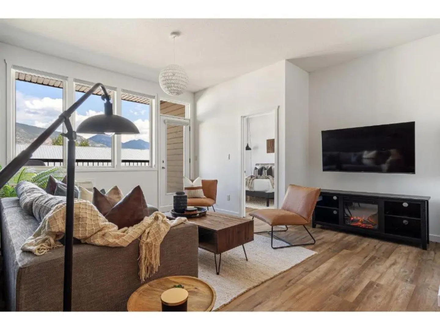 The Grizzly House I Sleep 7 I Patio & BBQ I 55 TV