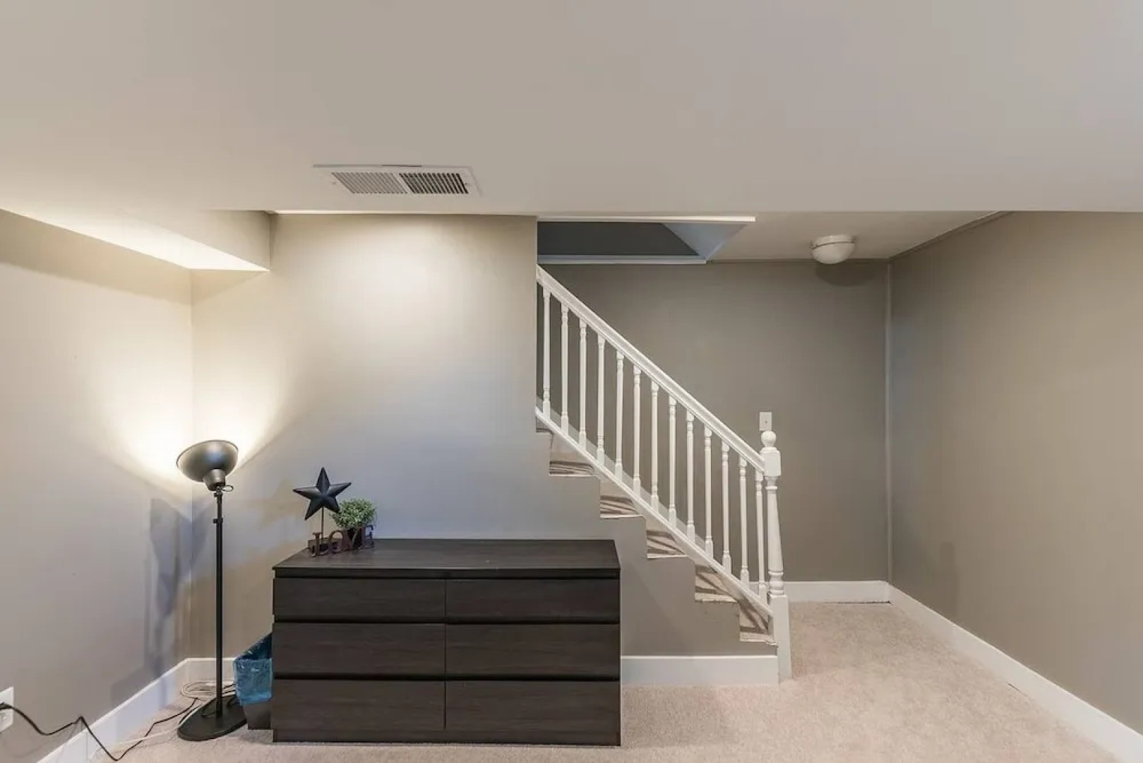 Luxurious 3br 2ba Townhouse with cozy backyard