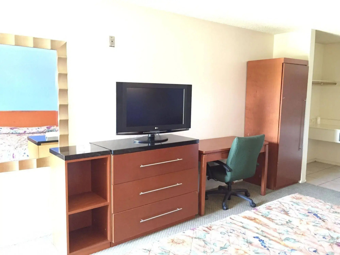 Fullerton Inn - Near Medieval Times