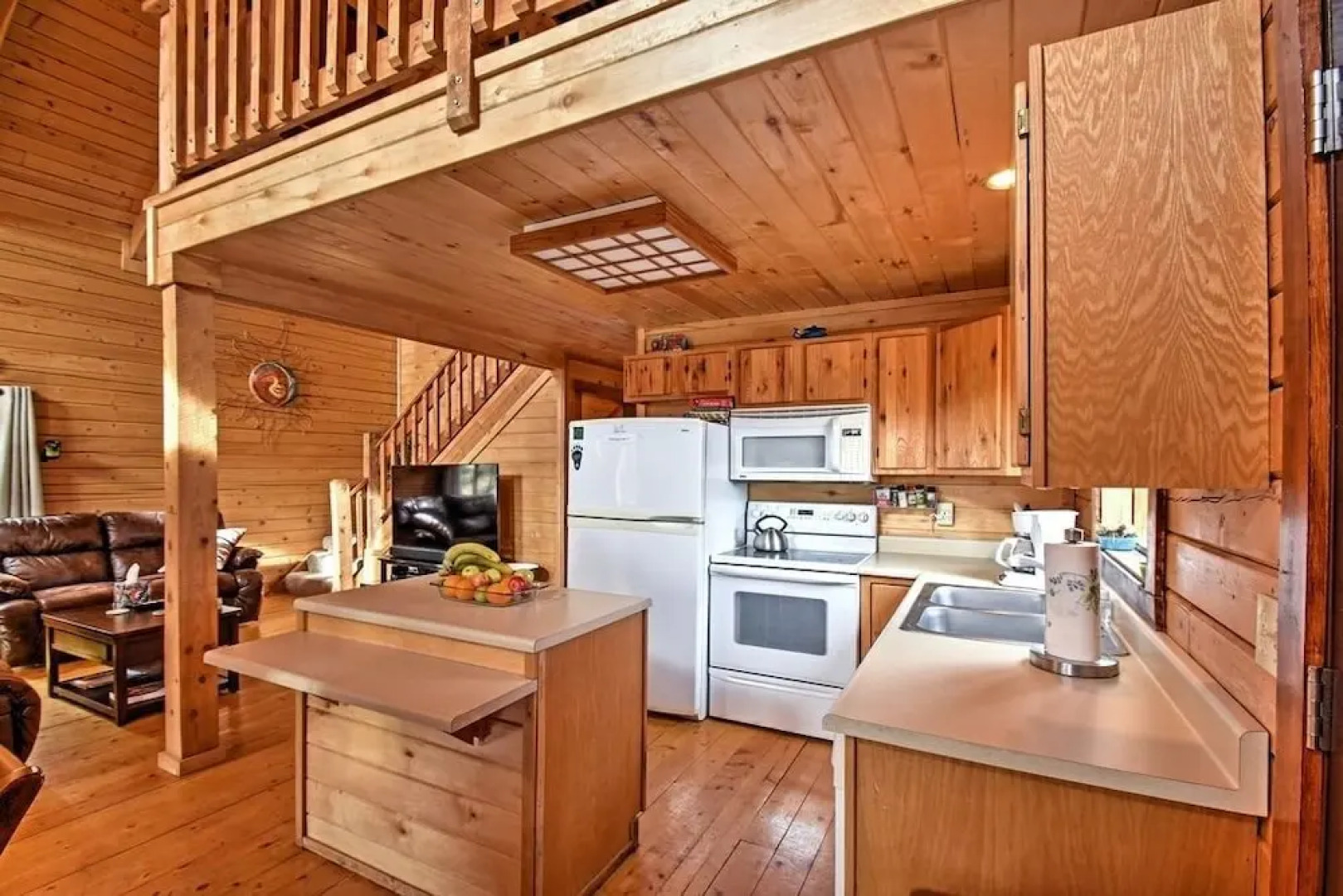 Secluded W/ Game Room & Huge Wraparound Deck 3 Bedroom Cabin