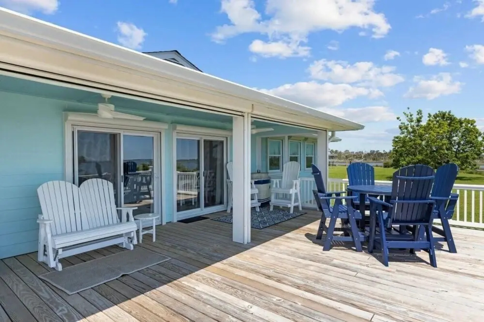 Sunrise Sound Cottage 3 Bedroom Home by RedAwning