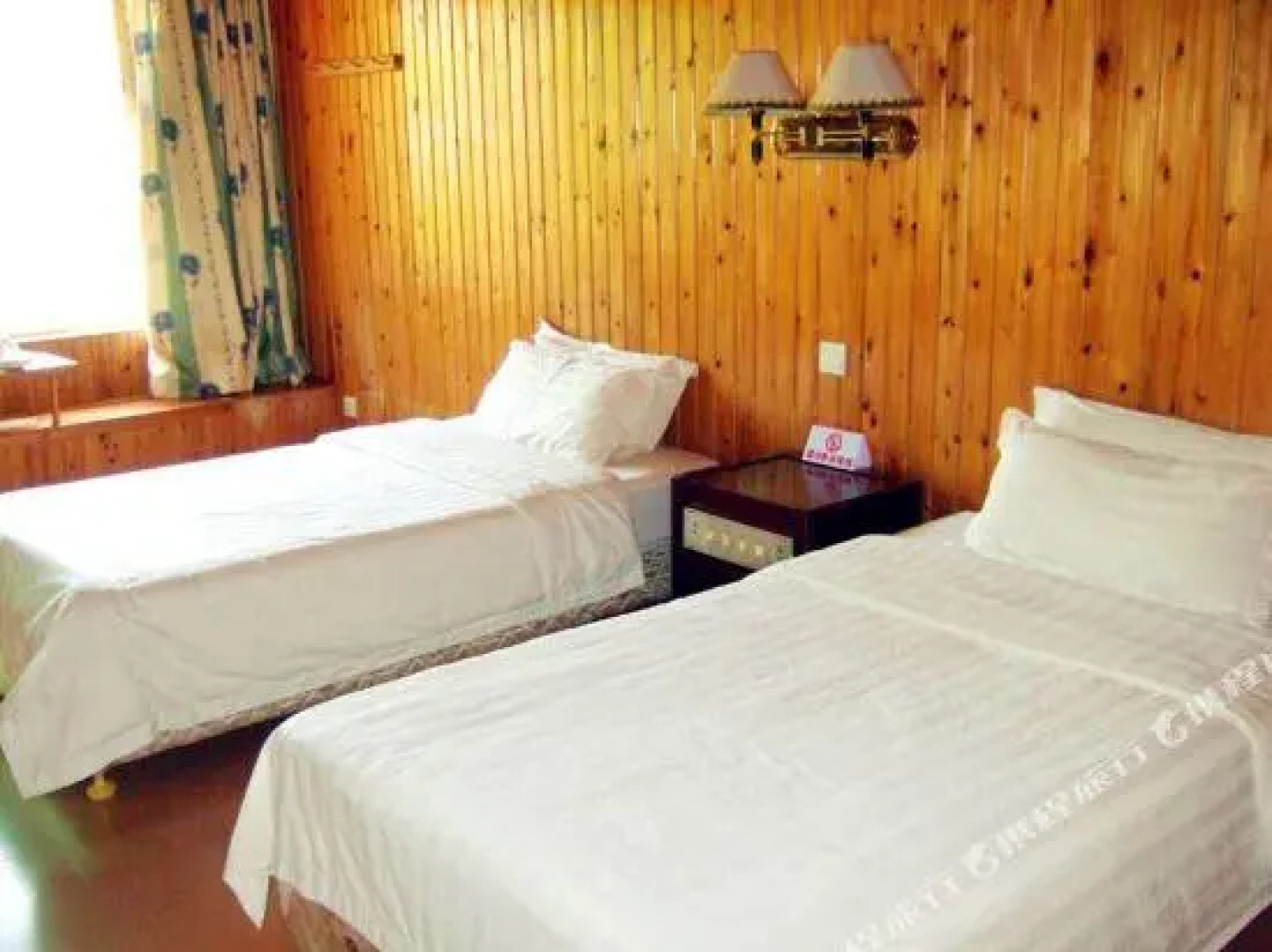 Taohuayuan Holiday Hotel