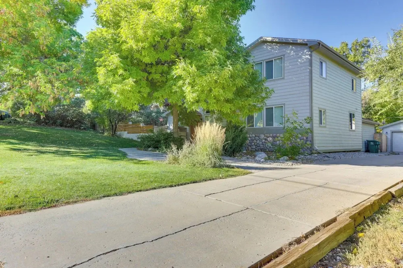 Near Red Rocks: Golden Getaway w/ Deck!