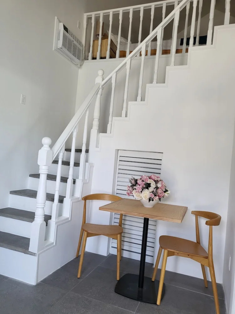 Crawlbay Suites
